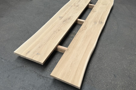 Rustiek eiken plank met boomrand